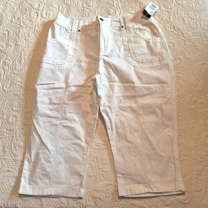 Lee women's size 14 capri 1 snap pants, soft waisted NWT